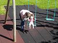 DSCN 040_Vanessa schaukelt mit Nany Judihuiii